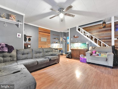 211 Lincoln Ave, Schuylkill Haven, PA 17972 - photo 3