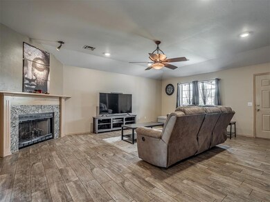 1321 Washington Cir, Moore, OK 73160 - photo 5