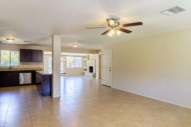 4110 E Oak St-5
