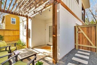 2206 E 9th St unit B, Austin, TX 78702 - photo 6