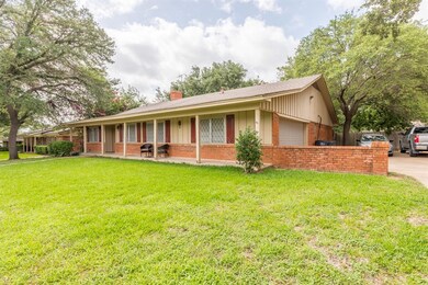 4305 Barcelona Dr, Fort Worth, TX 76133 - photo 2
