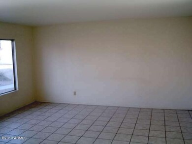 023-141220 - Living Room