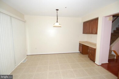 9302 Frensham Ct, Laurel, MD 20708 - photo 5