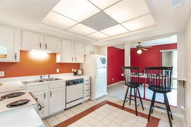 2114 W 1st St unit 7, Cedar Falls, IA 50613 - photo 5