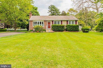 300 Denis Ln, Wallingford, PA 19086 - photo 2