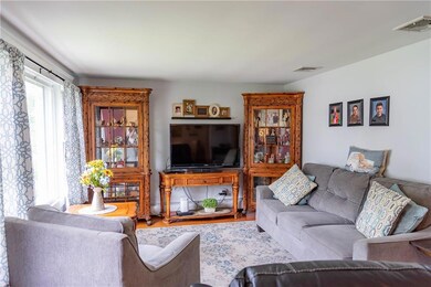 15 Leeder St, West Warwick, RI 02893 - photo 5