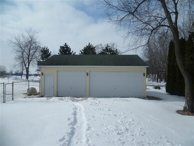 375 Pagelow Rd, Brooklyn, WI 53521 - photo 3