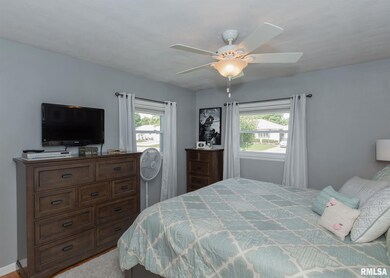 1915 W 37th St, Davenport, IA 52806 - photo 6