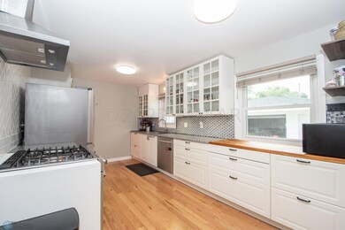 kitchen-ikea cabinets