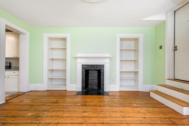 169 Danforth St Unit 4-large-006-022-Liv