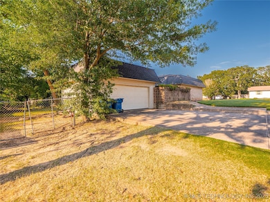 1813 Mockingbird Ln, McAlester, OK 74501 - photo 5