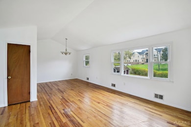 21 Zirkel Ave, Piscataway, NJ 08854 - photo 4