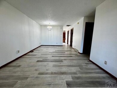 2101 Chautard Dr, Pueblo, CO 81005 - photo 4