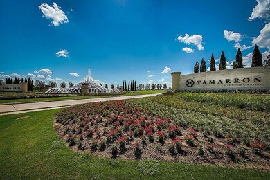 Breathtaking Fountains throughout! Community has it's own TAMARRON ELEMENTARY SCHOOL Middle School: ROBERTS/LEAMAN JUNIOR HIGH SCHOOL High School: FULSHEAR HIGH SCHOOL Outstanding Schools for all Ages!