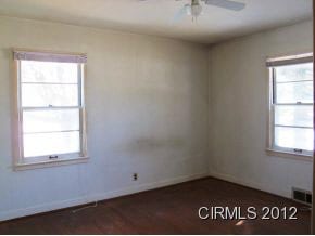 208 E Sycamore St, Converse, IN 46919 - photo 5