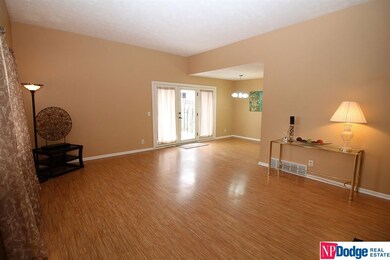UPDATED VINYL FLOORING, LOTS OF NATURAL LIGHT, NEUTRAL PAINT. GREAT LIVING SPACE.