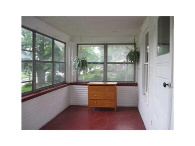 Porch-Front. 3 Seasons Porch