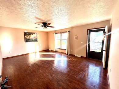 2205 Kimball Ct, Akron, OH 44314 - photo 2