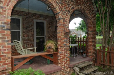 Side porch!