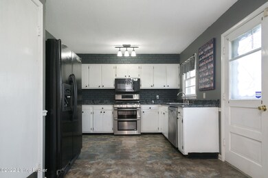 5505 Oakcreek Ln, Louisville, KY 40291 - photo 5