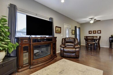 237 E Evans Ave, Bonham, TX 75418 - photo 5