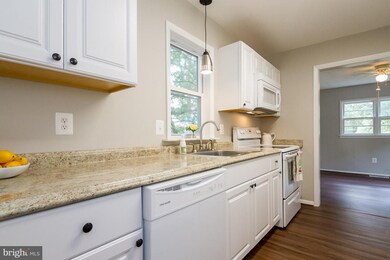 14510 Hamowell St, Manassas, VA 20112 - photo 6