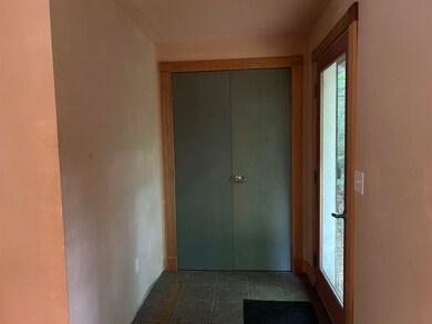 Entry way with closet