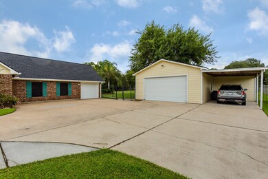 1353 County Road 634, Alvin, TX 77511 - photo 5