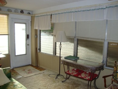 ENTRANCE/FAMILY ROOM