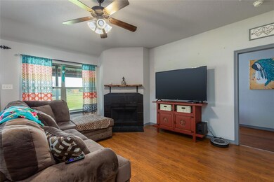 216 E Arbor Ct, Springtown, TX 76082 - photo 6