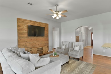 702 Rim Water Dr, Alvin, TX 77511 - photo 4