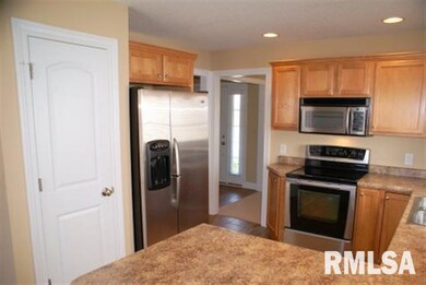 1604 W 67th St, Davenport, IA 52806 - photo 3