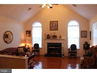 1007 Bordeaux Ln, Pennsburg, PA 18073 - photo 4