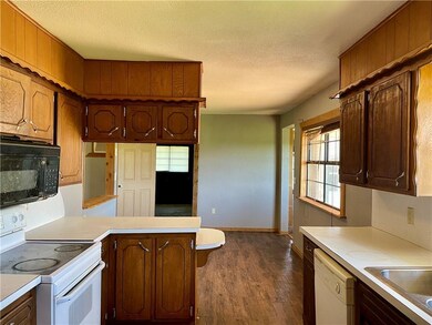 185 Mahard Rd, Sulphur, OK 73086 - photo 7