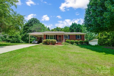 211 W Edison Dr, Statesville, NC 28625 - photo 5