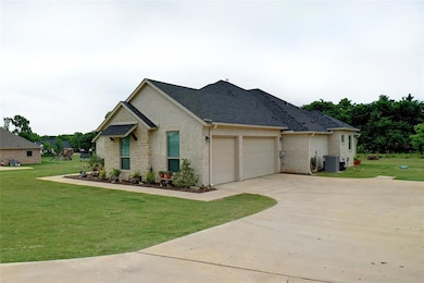 111 Maudy Ln, Springtown, TX 76082 - photo 3