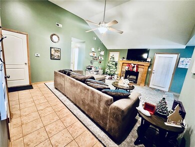 307 Division St, Knob Noster, MO 65336 - photo 4