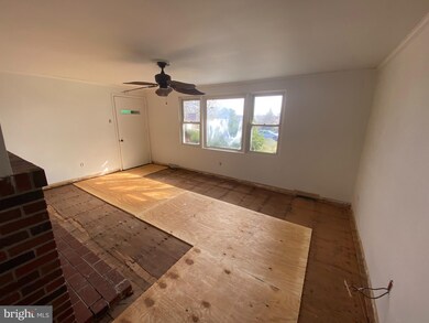 1543 Lakeside Dr, Pennsburg, PA 18073 - photo 5