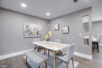 8036 Merry Oaks Ct, Vienna, VA 22182 - photo 5