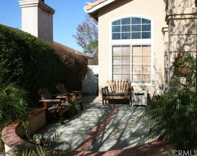Front patio/courtyard