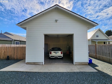 891 Division St NE, Bandon, OR 97411 - photo 3