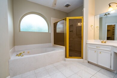 6992 Oakwood Place Ct E, Houston, TX 77040 - photo 4