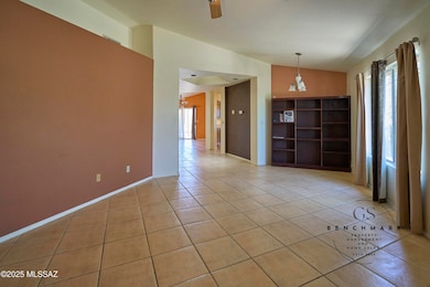 4703 W Gatehinge Ct - Living room 01
