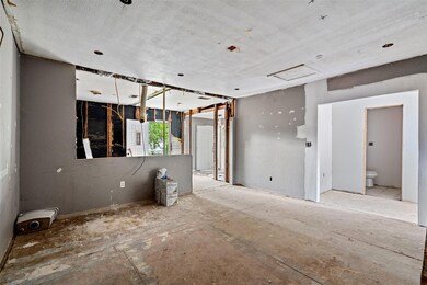 734 N Robinson St, Cleburne, TX 76031 - photo 7