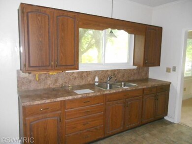 69945 S Nottawa Rd, Sturgis, MI 49091 - photo 2