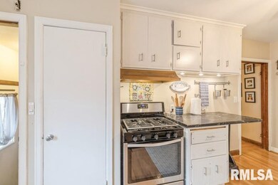 2411 N Myrtle St, Davenport, IA 52804 - photo 5