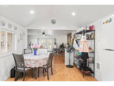 4033 Camellia St, Springfield, OR 97478 - photo 7