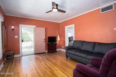 2046 E Mitchell-8