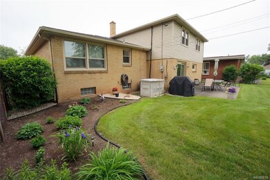 Easy maintenance Brick & vinyl exterior