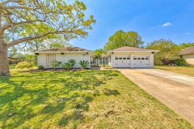 522 W Castle Harbour Dr, Friendswood, TX 77546 - photo 4